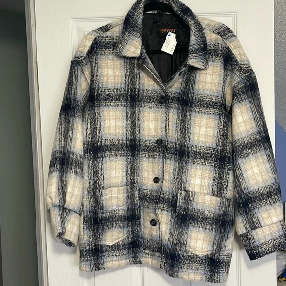 NWT women’s shacket - Picture 2 of 9